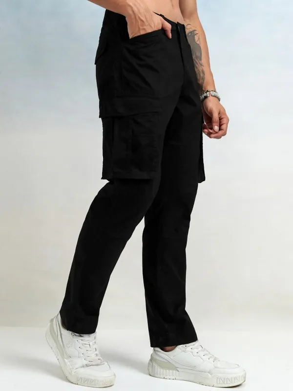 Highlander Men Black Straight Fit Solid Cargos