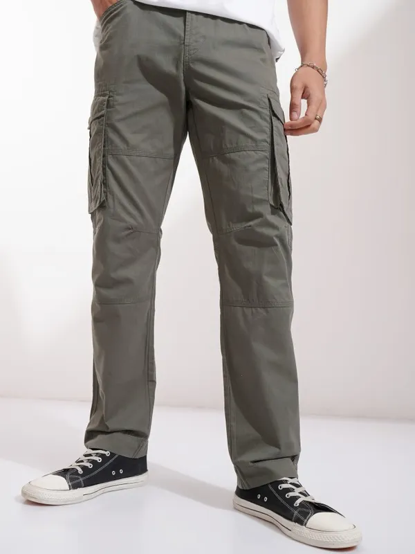 Highlander Men Grey Straight Fit Solid Cargos