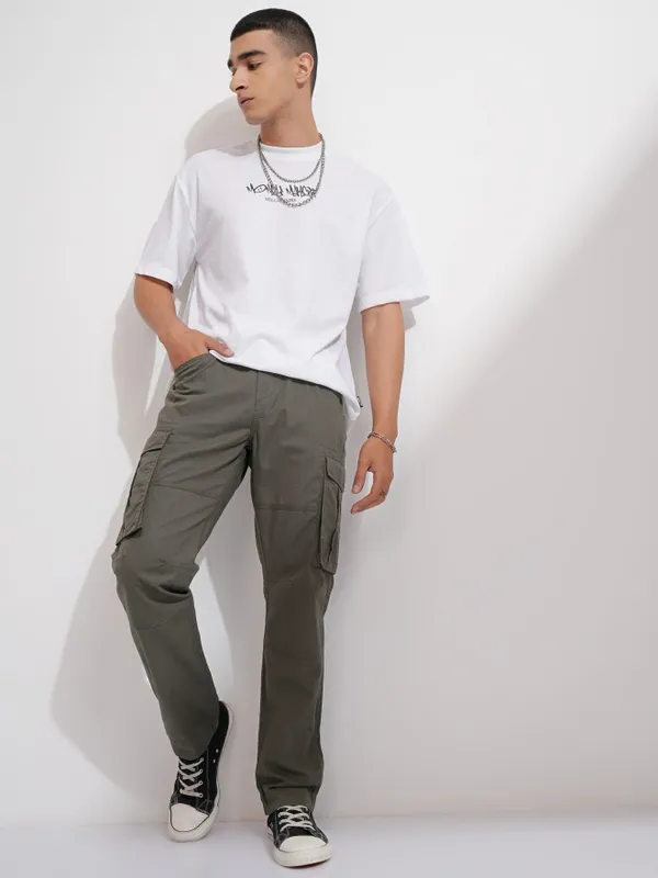 Highlander Men Grey Straight Fit Solid Cargos