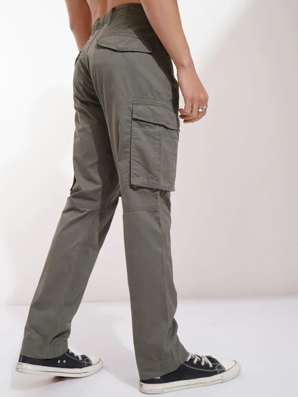 Highlander Men Grey Straight Fit Solid Cargos