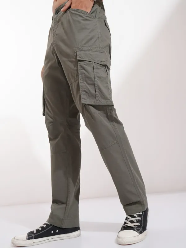 Highlander Men Grey Straight Fit Solid Cargos