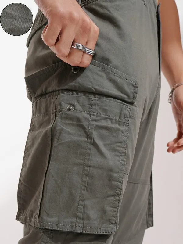 Highlander Men Grey Straight Fit Solid Cargos