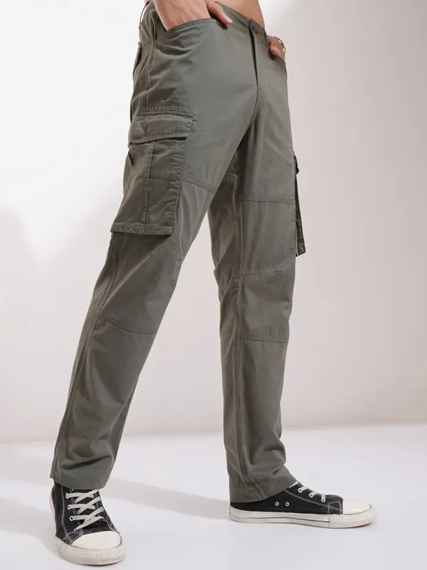 Highlander Men Grey Straight Fit Solid Cargos