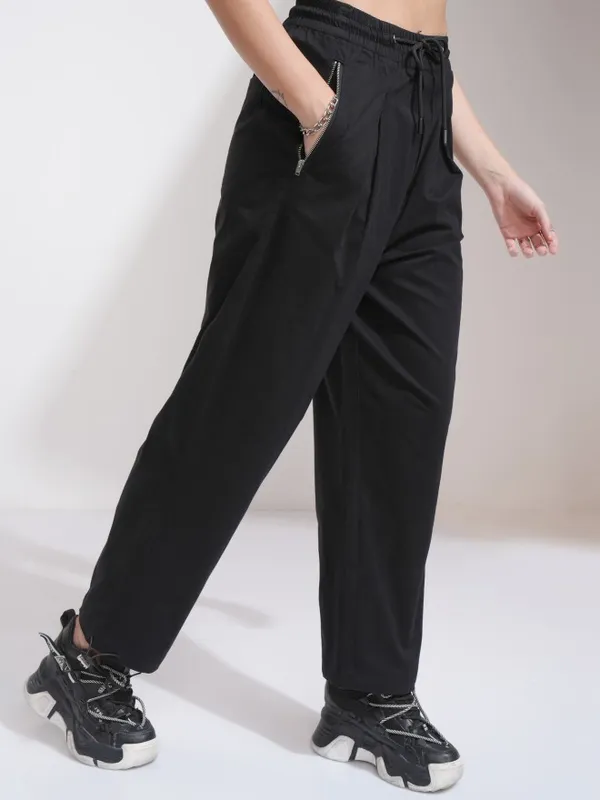 Tokyo Talkies Women Black Solid Regular Fit Casual Trousers