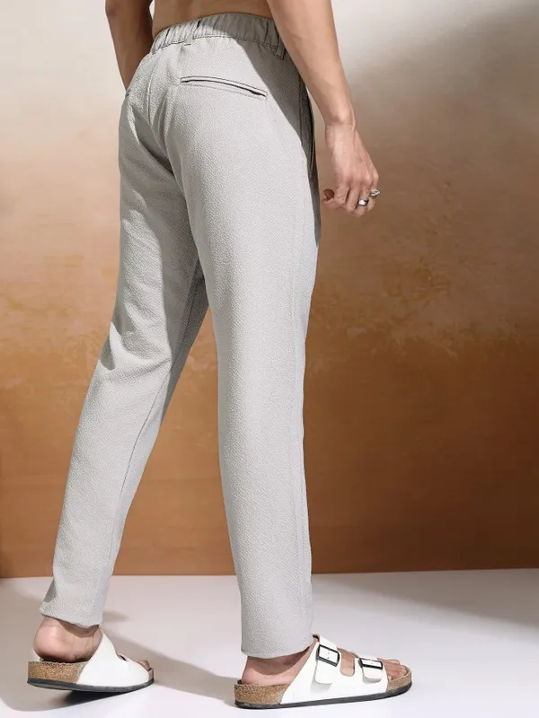 Highlander Men Grey Slim Fit Solid Casual Trouser