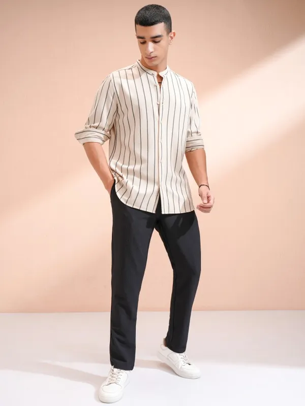 Highlander Men Black Slim Fit Solid Casual Trouser
