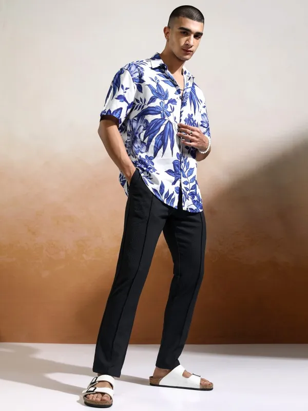 Highlander Men Blue Slim Fit Textured Casual Trouser