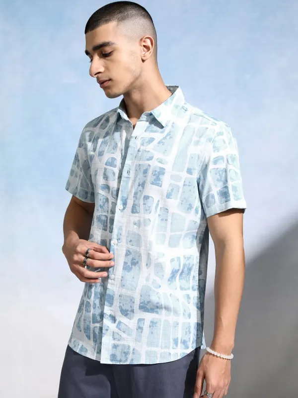 Highlander Men Blue Printed Regular Fit Casual Shirt