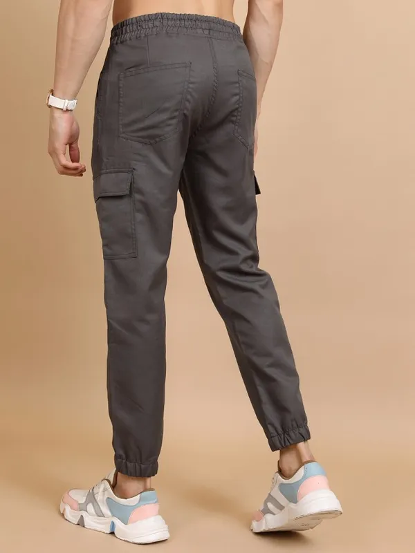 Highlander Men Olive Regular Fit Solid Joggers