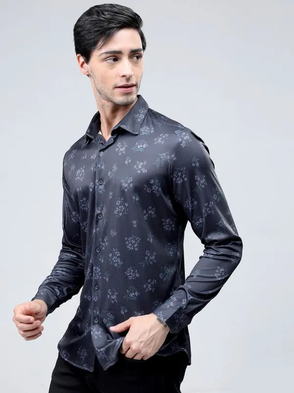 Highlander Men Navy Blue Printed Slim Fit Casual Shirt