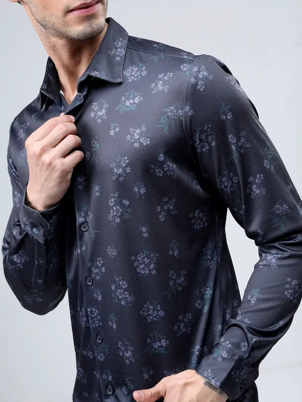 Highlander Men Navy Blue Printed Slim Fit Casual Shirt