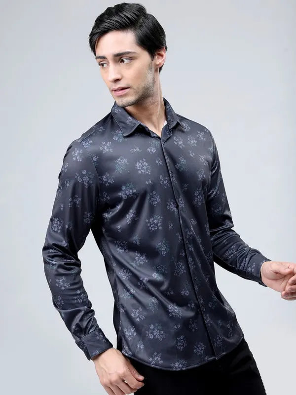 Highlander Men Navy Blue Printed Slim Fit Casual Shirt