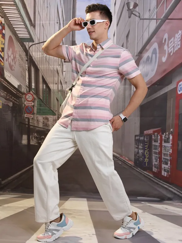 Highlander Men Pink Striped Slim Fit Casual Shirt