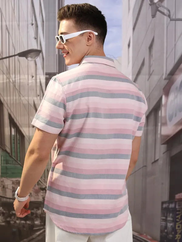 Highlander Men Pink Striped Slim Fit Casual Shirt