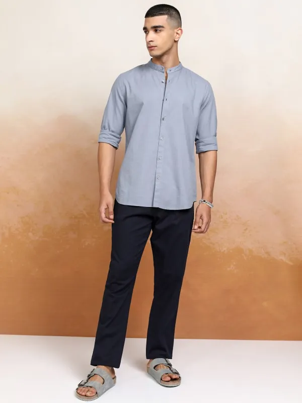 Highlander Men Blue Solid Regular Fit Casual Shirts