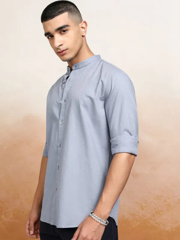 Highlander Men Blue Solid Regular Fit Casual Shirts