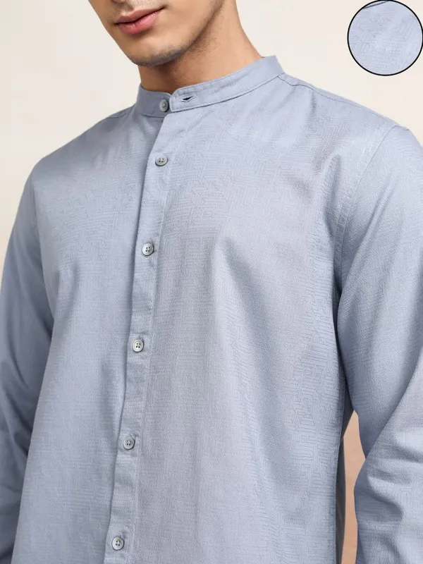 Highlander Men Blue Solid Regular Fit Casual Shirts