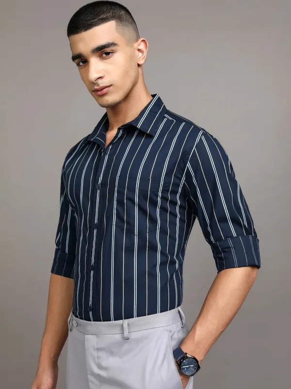 Highlander Men Navy Blue Striped Regular Fit Casual Shirts