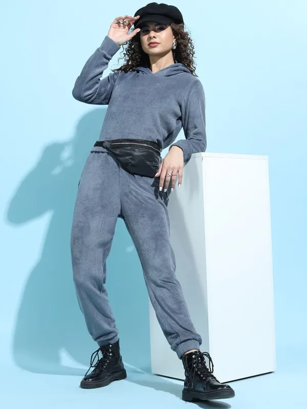 Women Solid Sweatshirt