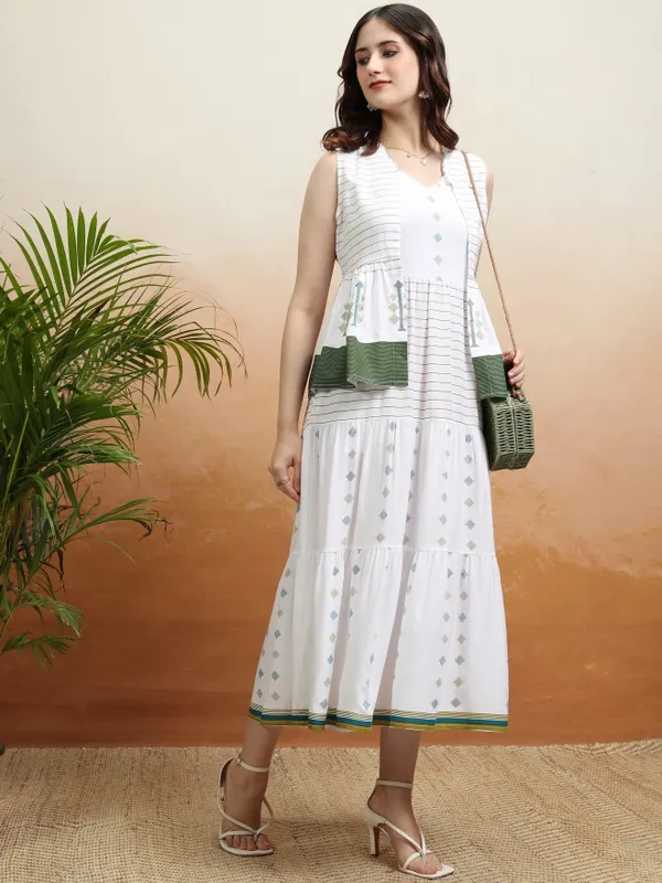Vishudh Women White Printed Fit and Flare Dress