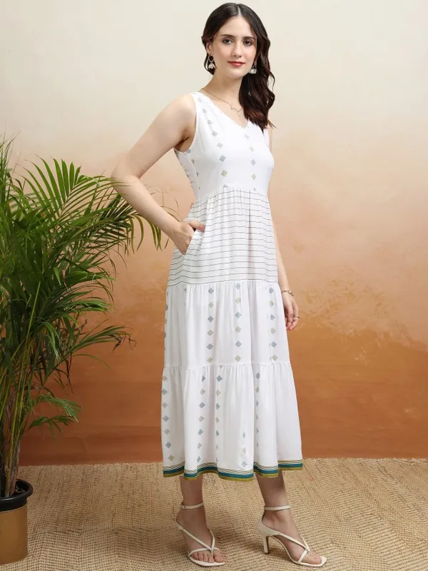 Vishudh Women White Printed Fit and Flare Dress