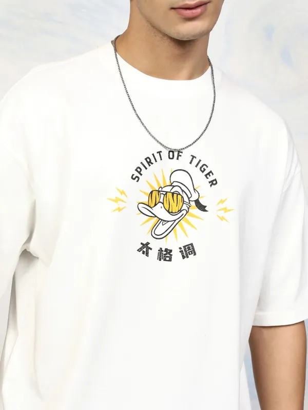 Disney By Highlander Men White Donald Duck Printed Round Neck Oversized Fit T-Shirt