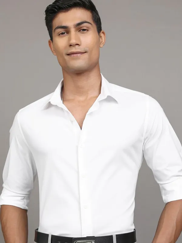 Locomotive Men White Solid Slim Fit Casual Shirt