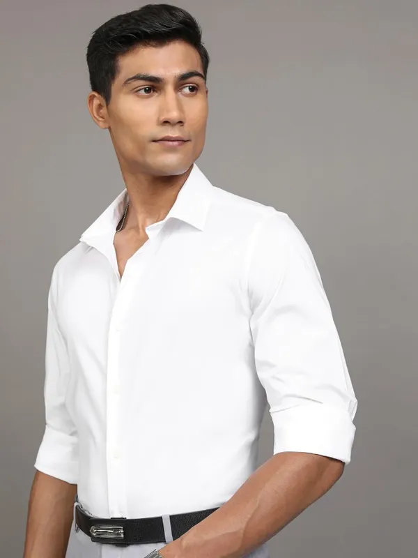 Locomotive Men White Solid Slim Fit Casual Shirt
