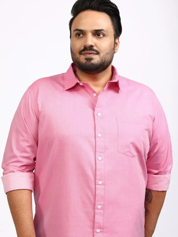Highlander Men Pink Solid Relaxed Fit Casual Shirt