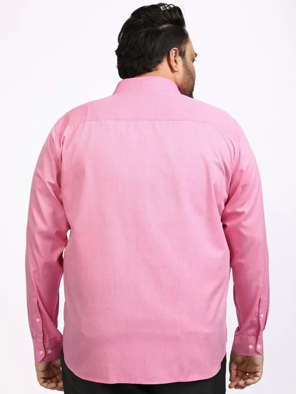 Highlander Men Pink Solid Relaxed Fit Casual Shirt