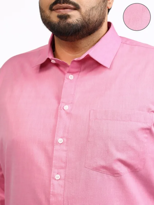 Highlander Men Pink Solid Relaxed Fit Casual Shirt