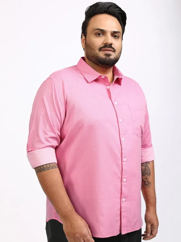 Highlander Men Pink Solid Relaxed Fit Casual Shirt