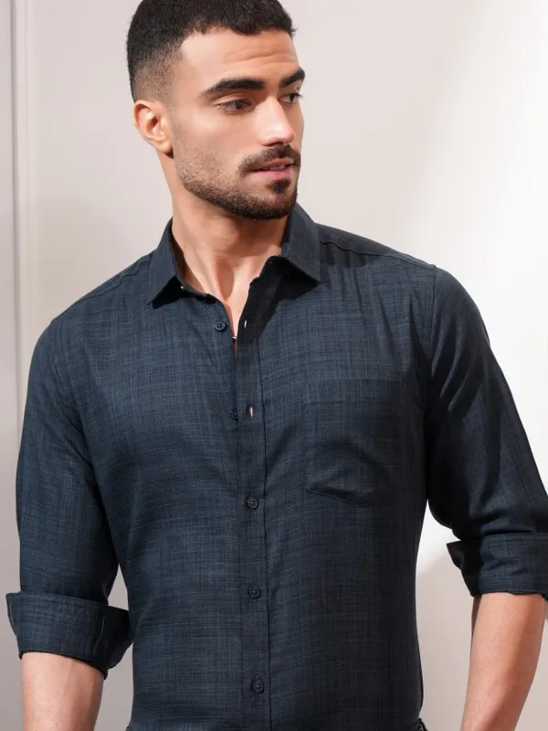 Locomotive Men Navy Blue Solid Slim Fit Casual Shirt