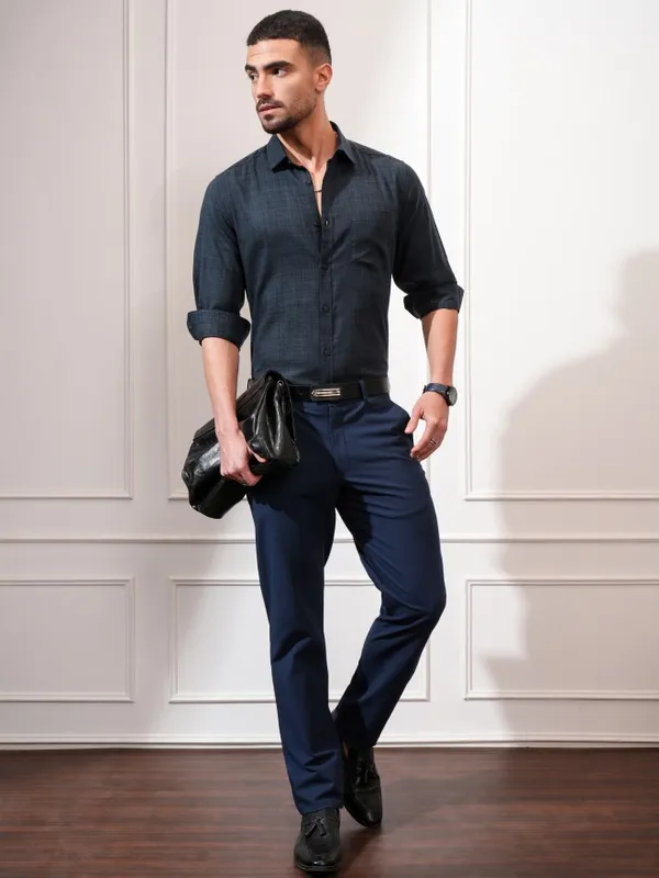 Locomotive Men Navy Blue Solid Slim Fit Casual Shirt