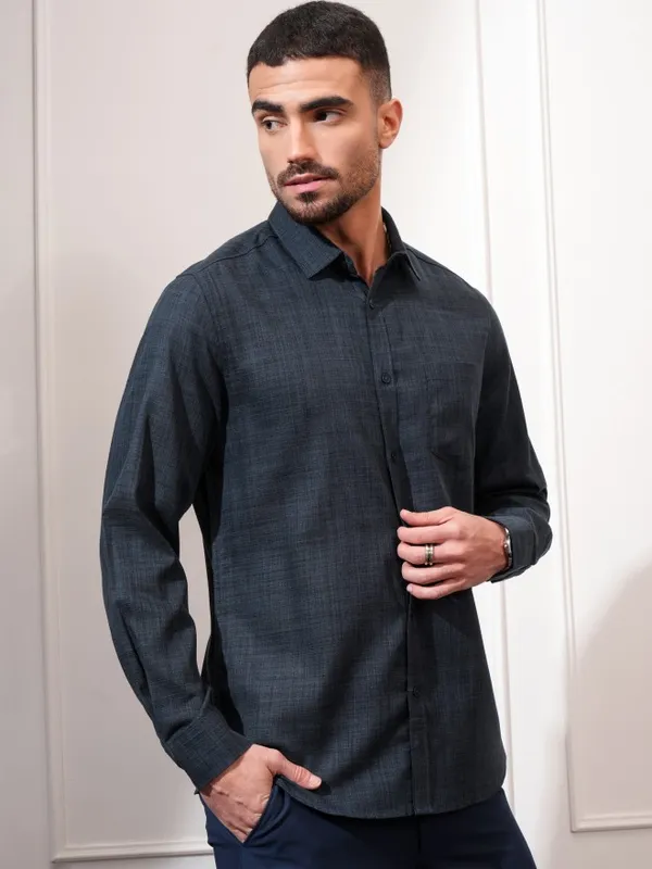Locomotive Men Navy Blue Solid Slim Fit Casual Shirt