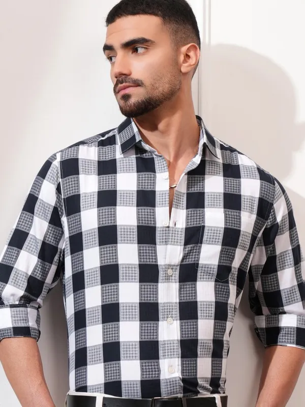 Locomotive Men Navy Blue Checked Slim Fit Casual Shirt