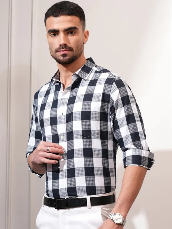 Locomotive Men Navy Blue Checked Slim Fit Casual Shirt