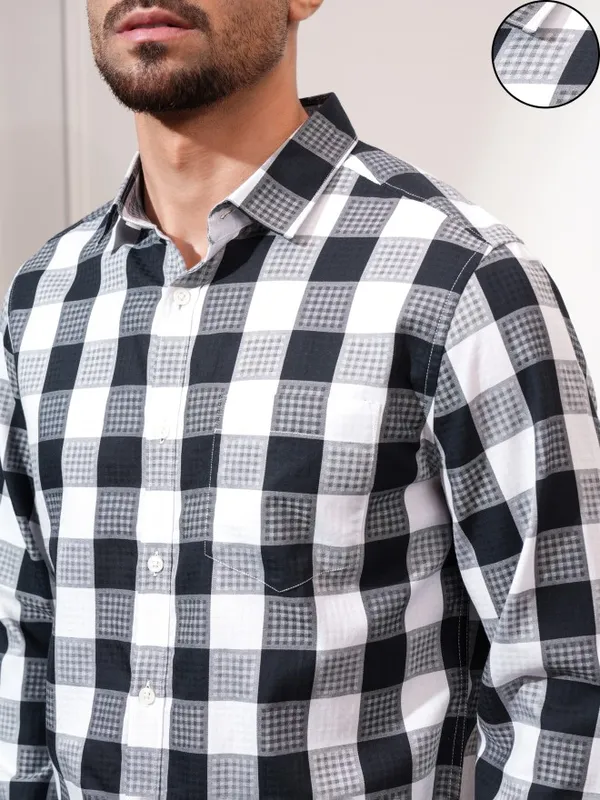 Locomotive Men Navy Blue Checked Slim Fit Casual Shirt