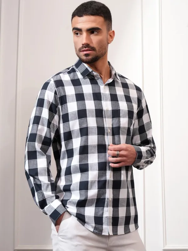 Locomotive Men Navy Blue Checked Slim Fit Casual Shirt