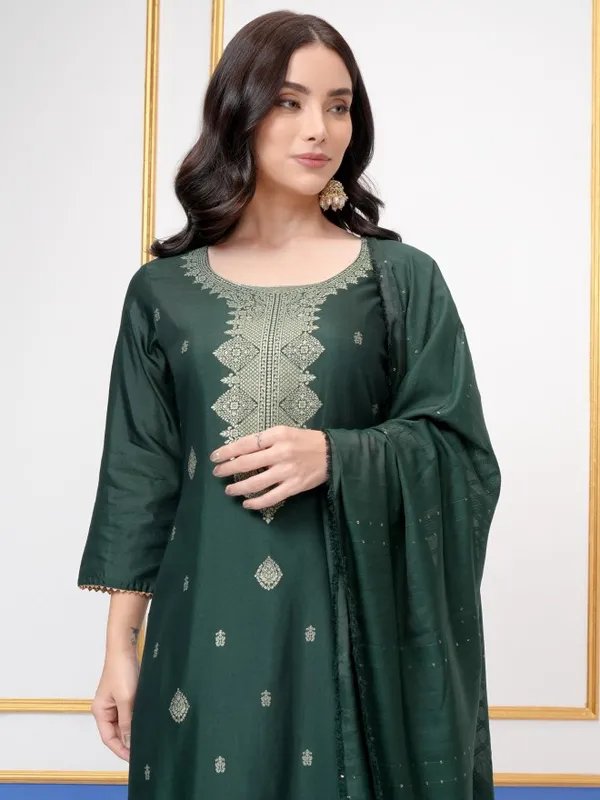 Vishudh Women Green Printed Kurta With Trousers And Dupatta