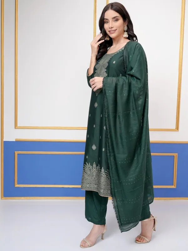 Vishudh Women Green Printed Kurta With Trousers And Dupatta