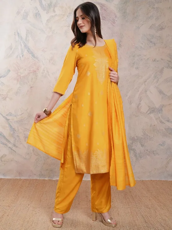 Women Kurta With Trousers & Dupatta