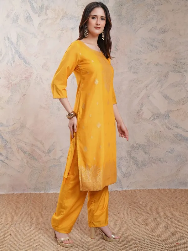Women Kurta With Trousers & Dupatta