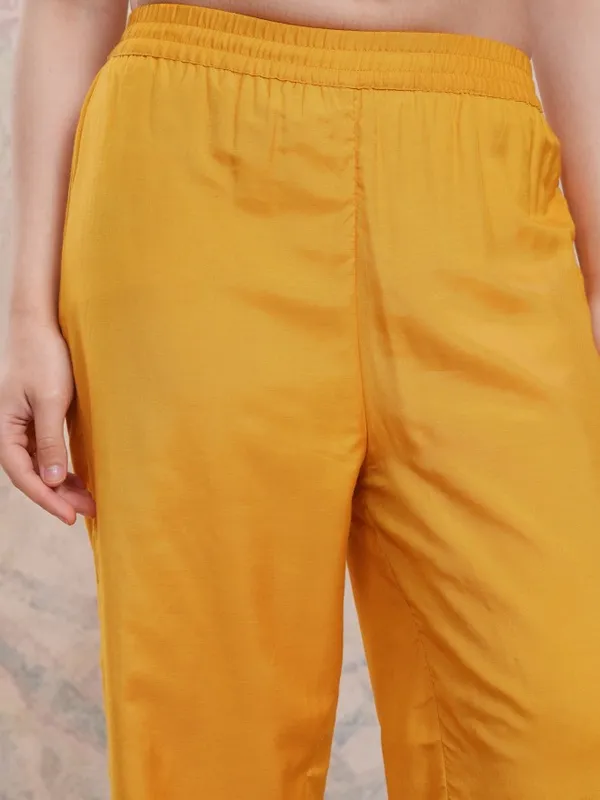 Women Kurta With Trousers & Dupatta