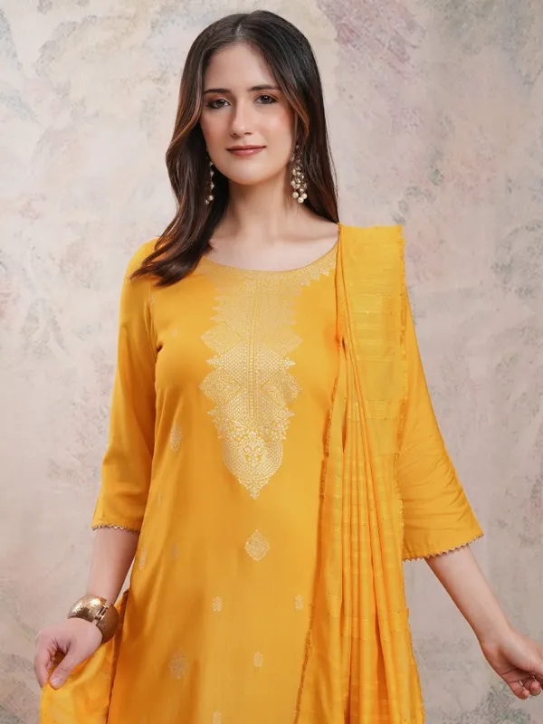 Women Kurta With Trousers & Dupatta