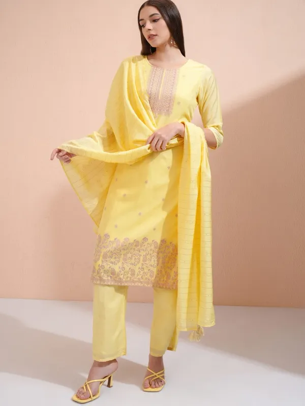 Women Kurta With Trousers & Dupatta