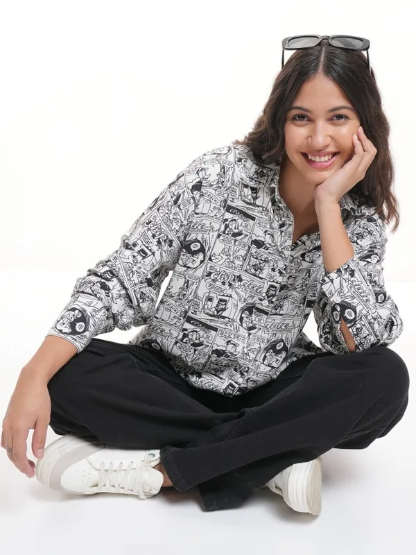 Disney By Tokyo Talkies Women White Donald Duck Printed Casual Shirt