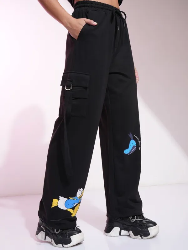 Disney By Tokyo Talkies Women Black Donald Duck Printed Straight Fit Cargos