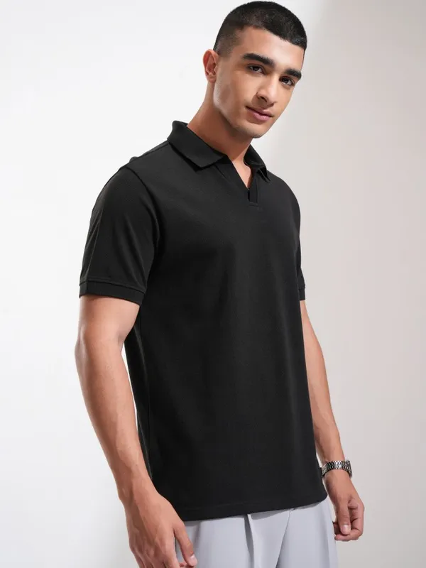 Highlander Men Black Solid Polo Collar T-Shirt