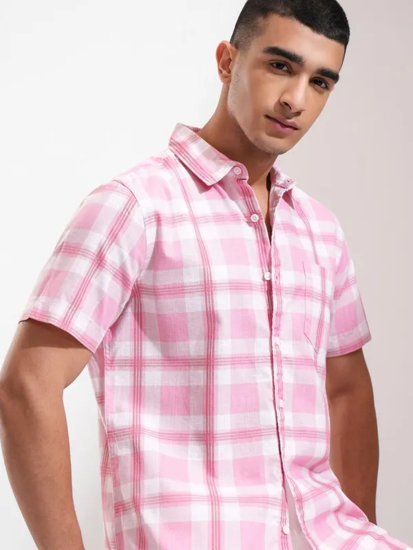 Highlander Men Pink Striped Regular Fit Casual Shirt